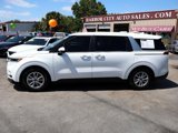 Used 2023 Kia Carnival LX image 2