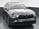 Used 2023 Toyota Highlander XLE image 2