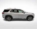New 2025 Nissan Pathfinder Platinum image 4