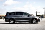 Used 2023 Chrysler Pacifica Touring-L image 4