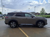 Used 2023 Nissan Pathfinder Platinum image 6