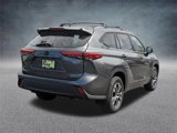 Used 2021 Toyota Highlander XLE image 3