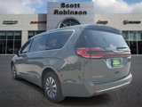 New 2025 Chrysler Pacifica Select image 3