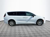 New 2026 Chrysler Pacifica Select image 3