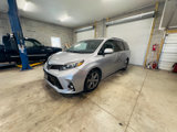 Used 2018 Toyota Sienna SE image 2