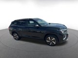 Used 2024 Volkswagen Atlas SE image 2