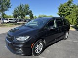 Used 2022 Chrysler Pacifica Touring-L image 3