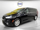 Used 2023 Chrysler Pacifica Touring-L image 3