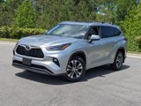 Used 2022 Toyota Highlander XLE image 2