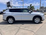New 2025 Mitsubishi Outlander ES image 2