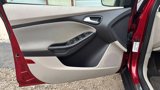 Used 2013 Ford Focus SE w/ SE Winter Pkg image 2