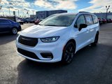 Used 2023 Chrysler Pacifica Limited w/ S Appearance Package image 3