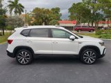Used 2024 Volkswagen Taos SE w/ Panoramic Sunroof Package image 3
