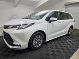 Used 2023 Toyota Sienna XLE image 3