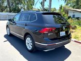 Used 2018 Volkswagen Tiguan SE w/ Panoramic Sunroof Package image 3