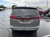 New 2025 Chrysler Pacifica Select image 2