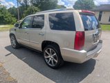 Used 2010 Cadillac Escalade Premium image 4