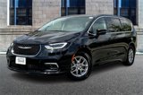 Used 2024 Chrysler Pacifica Touring-L image 2