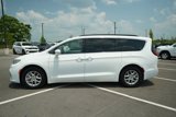Used 2022 Chrysler Pacifica Touring-L image 2