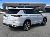 New 2025 Mitsubishi Outlander SE image 3