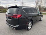 Used 2023 Chrysler Pacifica Touring-L image 6