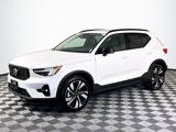 Used 2025 Volvo XC40 B5 Plus image 4