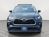 Used 2022 Toyota Highlander XLE image 2