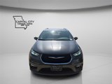 Used 2022 Chrysler Pacifica Touring-L image 2