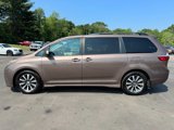 Used 2018 Toyota Sienna XLE image 2
