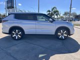 New 2025 Mitsubishi Outlander SE image 2