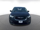 Used 2024 Chrysler Pacifica Touring-L image 4