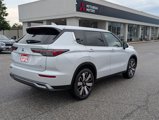 New 2025 Mitsubishi Outlander SE image 3
