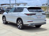 New 2025 Mitsubishi Outlander SE image 3