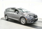 Used 2023 Chrysler Pacifica Limited image 2