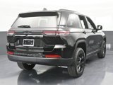 Used 2025 Jeep Grand Cherokee Altitude image 5