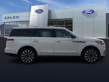 Used 2023 Lincoln Navigator Reserve image 3