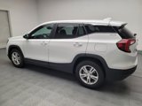 Used 2024 GMC Terrain SLE image 3