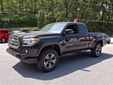 Used 2017 Toyota Tacoma TRD Sport image 4