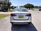 Used 2021 Nissan Versa SV image 5