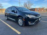 Used 2018 Chrysler Pacifica Touring-L image 3