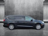 Used 2023 Chrysler Pacifica Touring-L image 4