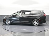 Used 2023 Chrysler Pacifica Limited image 3