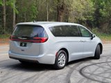 Used 2023 Chrysler Pacifica Touring-L image 5