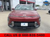 Used 2025 Hyundai Kona SEL image 2