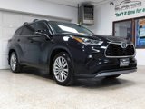 Used 2023 Toyota Highlander Platinum image 3