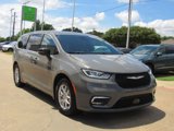 Used 2025 Chrysler Pacifica Select image 4