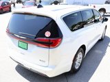 New 2025 Chrysler Pacifica Select image 5