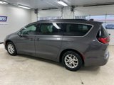 Used 2022 Chrysler Pacifica Touring-L image 3