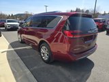 Used 2021 Chrysler Pacifica Touring-L image 4