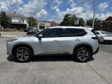 Used 2021 Nissan Rogue SV image 2